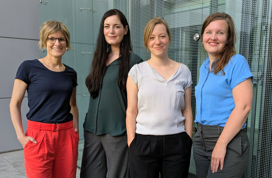 Foto: Gruppenfoto des Teams. Von links nach rechts: Corinna Porsche, Helena Montagnese, Stefanie Ohrem, Theresa Mayerh&ouml;ffer.